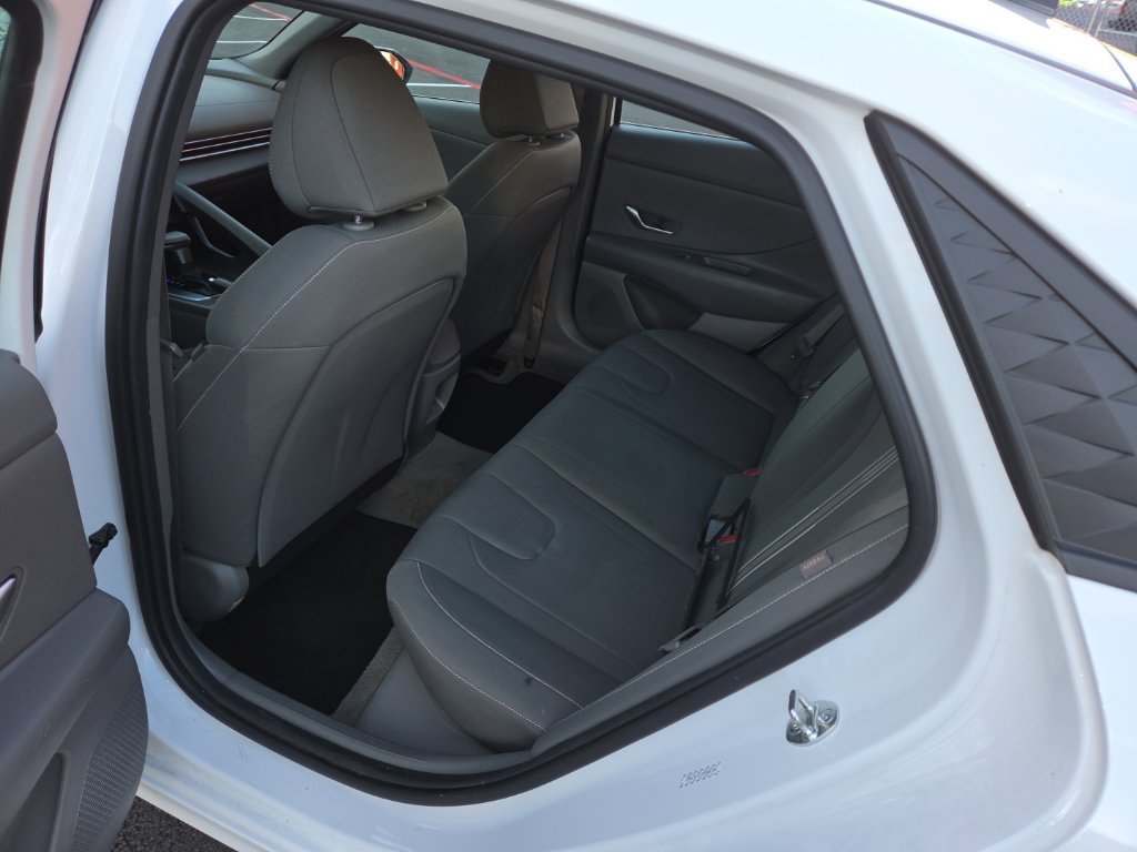 Certified 2024 Hyundai Elantra SEL FWD image 11