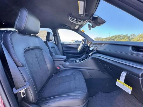 New 2025 Jeep Grand Cherokee L Laredo AWD/4WD image 15