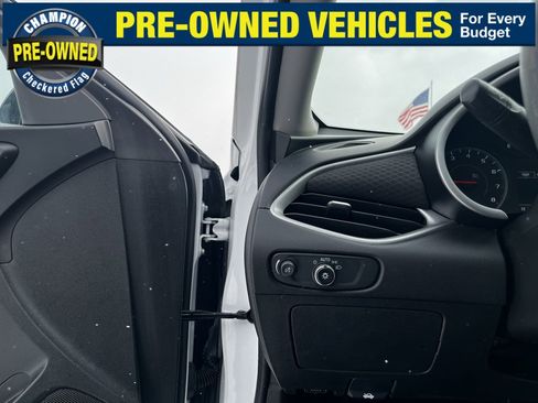 Used 2022 Chevrolet Malibu LT image 18