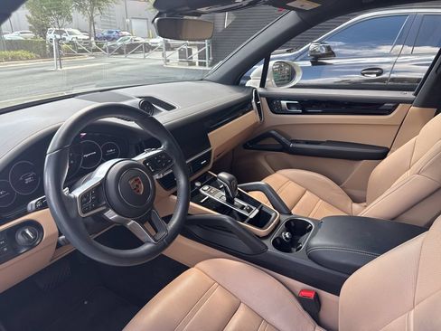 Certified 2023 Porsche Cayenne AWD/4WD image 4