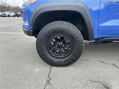 Used 2025 Chevrolet Colorado ZR2 w/ ZR2 Bison Edition AWD/4WD image 11