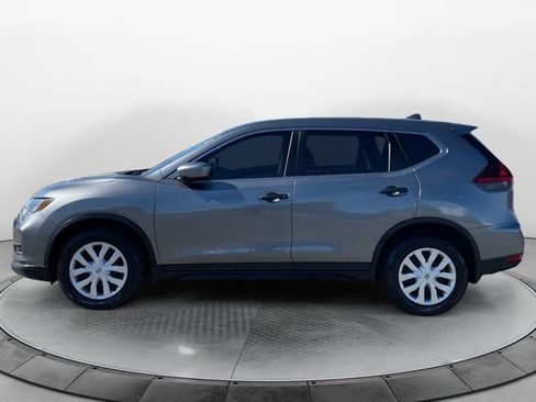 Used 2018 Nissan Rogue S image 2