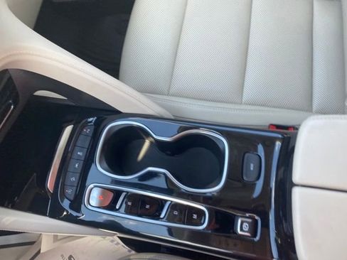 Used 2021 Buick Envision Essence image 23