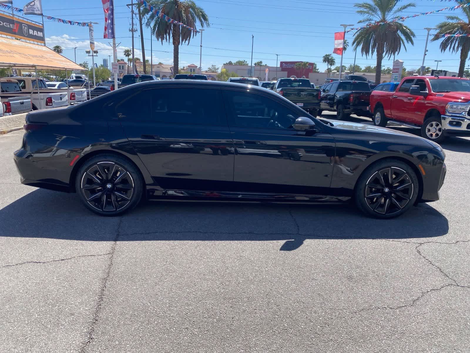 Used 2023 BMW i7 xDrive60 w/ Executive Package 2 AWD/4WD image 5