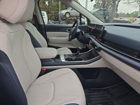New 2026 Kia Carnival EX image 10