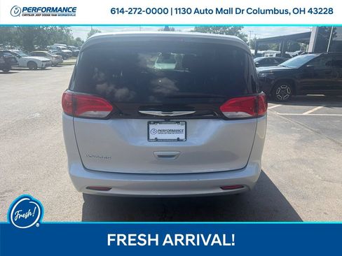 Used 2023 Chrysler Voyager LX FWD image 5