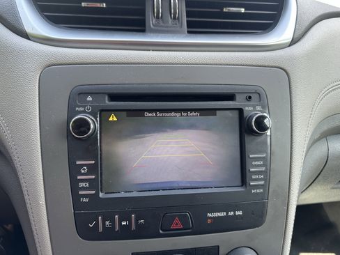 Used 2015 Chevrolet Traverse LS FWD image 9