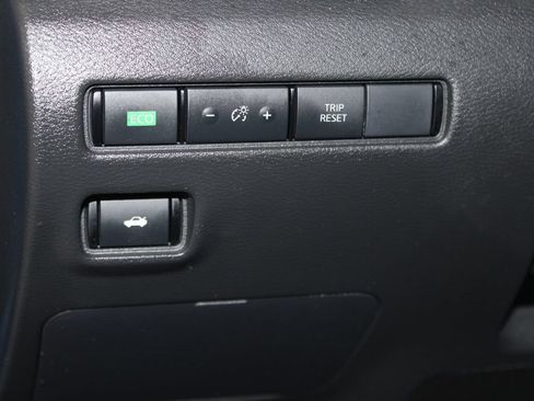 Used 2025 Nissan Sentra SV FWD image 7