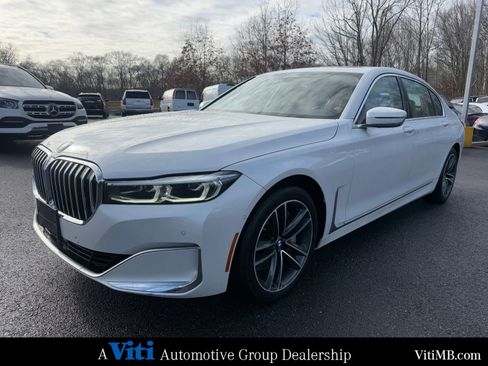 Used 2022 BMW 750i xDrive w/ Executive Package image 4