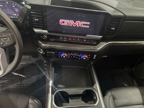 Used 2024 GMC Sierra 3500 SLT w/ SLT Premium Package AWD/4WD image 19