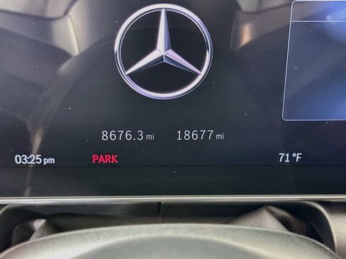 Used 2024 Mercedes-Benz GLC 300 4MATIC image 13