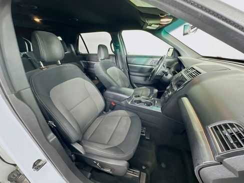 Used 2018 Ford Explorer XLT w/ Equipment Group 201A image 31