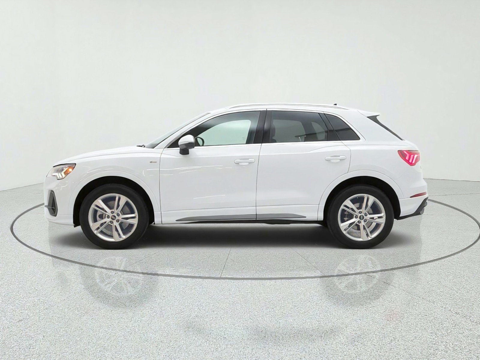 Used 2024 Audi Q3 2.0T Premium w/ Convenience Package AWD/4WD image 8