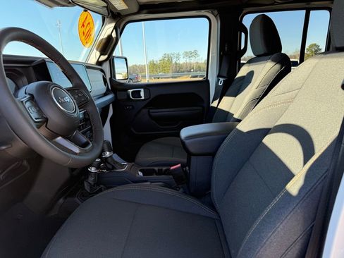 Used 2024 Jeep Gladiator Sport image 9