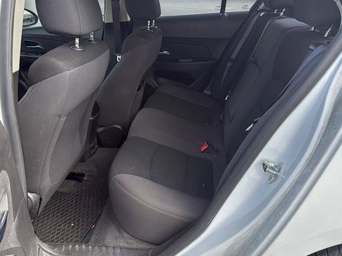 Used 2016 Chevrolet Cruze LT image 3