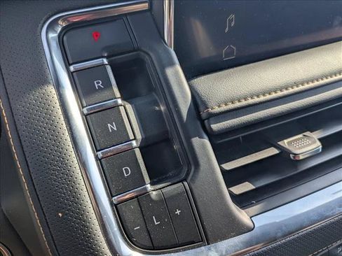 Used 2024 GMC Yukon AT4 w/ Technology Package AWD/4WD image 11