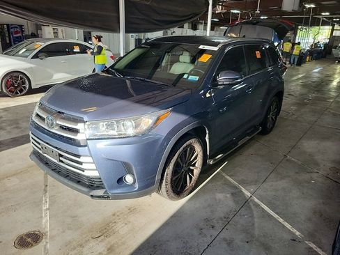Used 2018 Toyota Highlander XLE AWD/4WD image 7