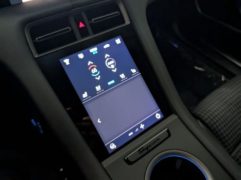 Used 2025 Porsche Taycan image 38