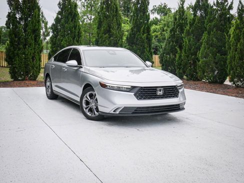 Used 2024 Honda Accord EX image 2