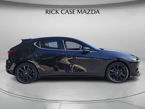 Used 2025 MAZDA MAZDA3 Hatchback w/Premium Plus Pkg image 4