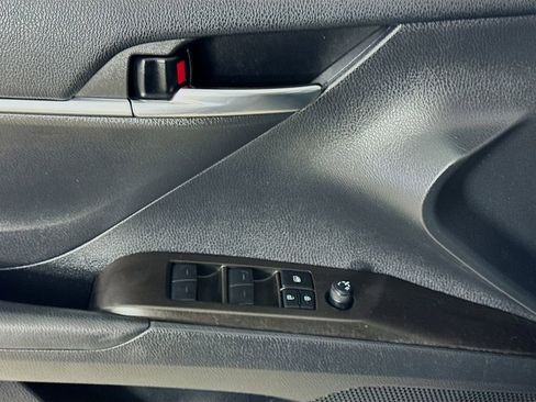 Used 2022 Toyota Camry LE FWD image 17