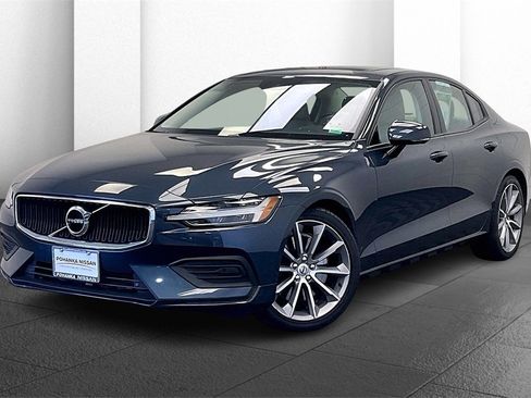 Used 2019 Volvo S60 T6 Momentum w/ Premium Package image 11