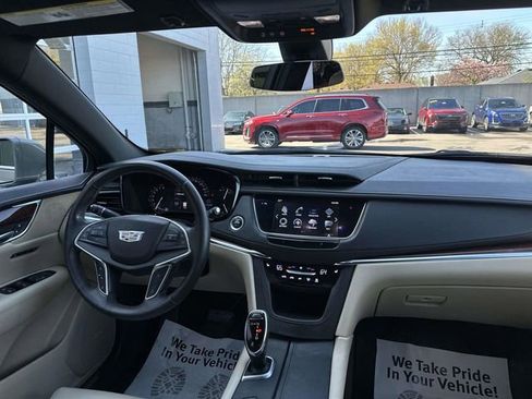 Used 2017 Cadillac XT5 Luxury w/ Driver Awareness Package image 34