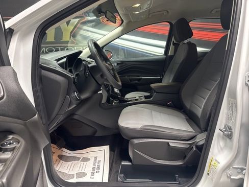 Used 2017 Ford Escape S image 5