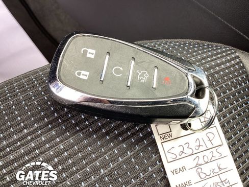 Used 2025 Buick Envista Preferred FWD image 24