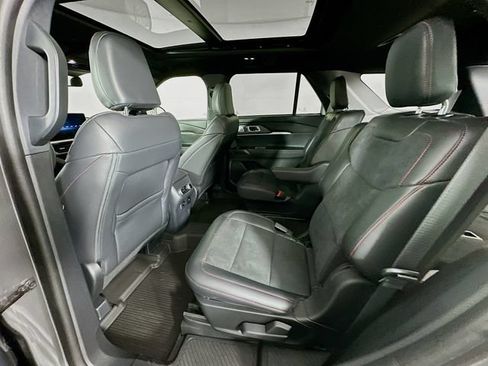 Used 2025 Ford Explorer ST AWD/4WD image 32