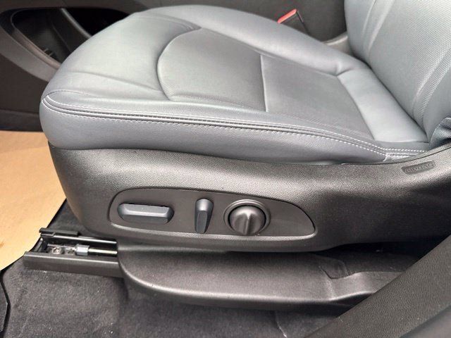 Used 2024 Buick Enclave Essence FWD image 11
