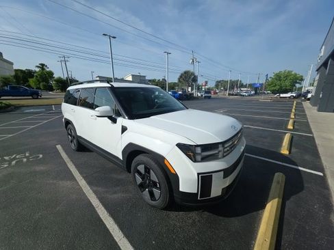 Used 2025 Hyundai Santa Fe SEL FWD image 3