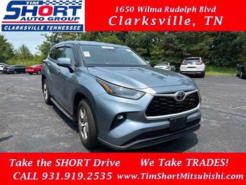 Used 2023 Toyota Highlander LE AWD/4WD image 1