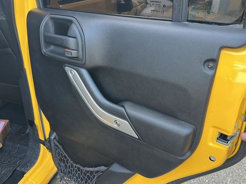 Used 2015 Jeep Wrangler Unlimited Rubicon w/ Connectivity Group image 16