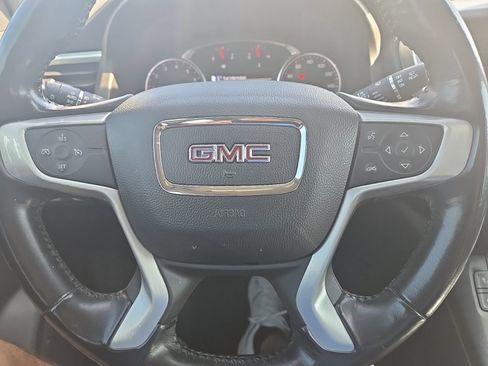 Used 2018 GMC Acadia SLT FWD image 16