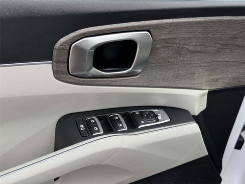Used 2023 Kia Sorento EX w/ Panoramic Sunroof Package image 18