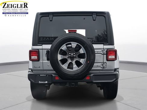 Used 2018 Jeep Wrangler Unlimited Sahara image 6