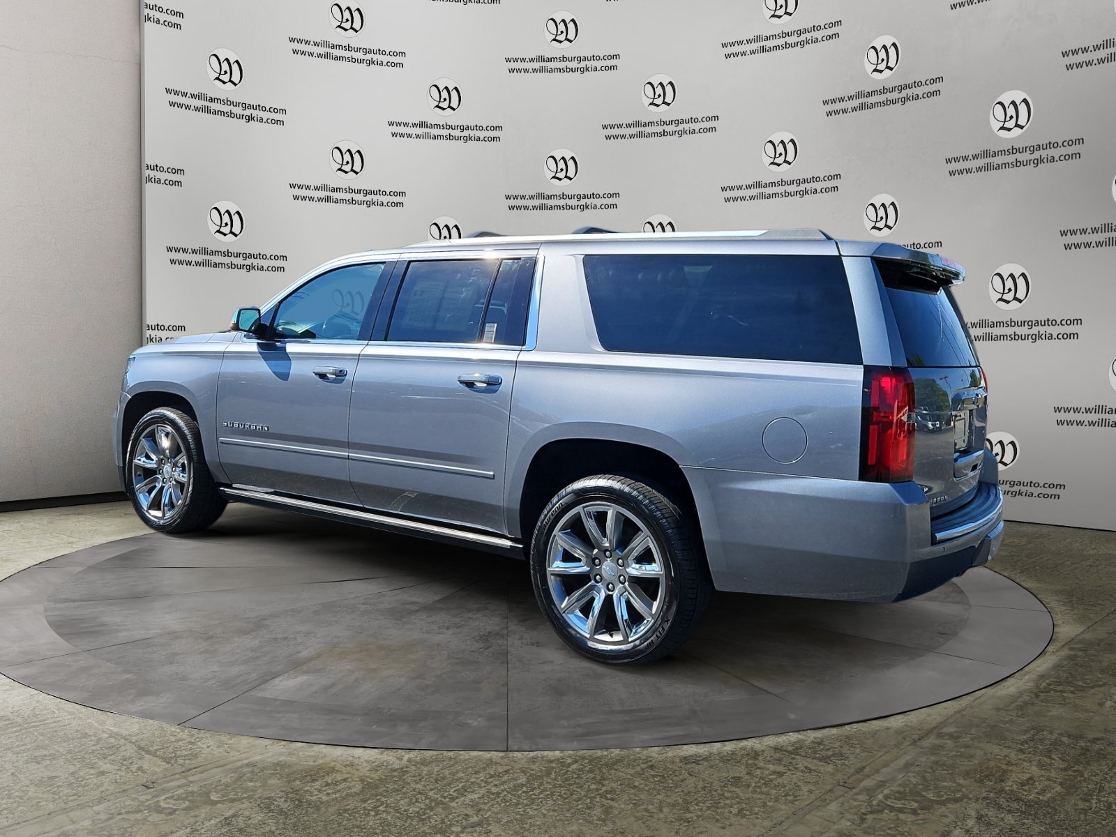 Used 2019 Chevrolet Suburban Premier AWD/4WD image 3