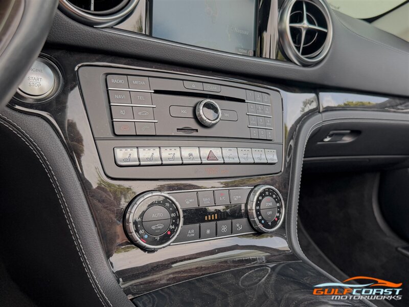 Used 2019 Mercedes-Benz SL 550 w/ Driver Assistance Package image 17