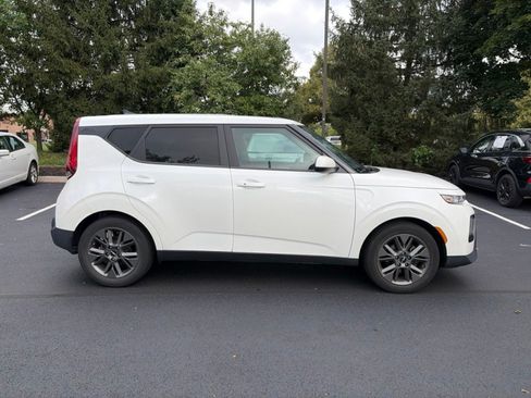 Used 2022 Kia Soul EX FWD image 5