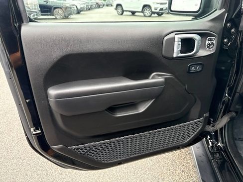 Used 2024 Jeep Wrangler Unlimited Sport AWD/4WD image 17