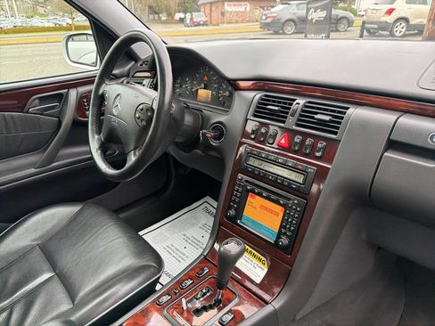 Used 2000 Mercedes-Benz E 320 4MATIC Wagon image 19