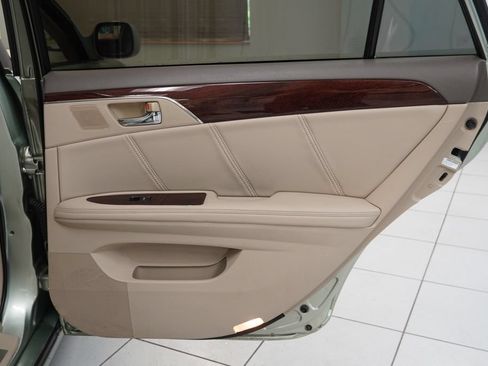 Used 2010 Toyota Avalon Limited FWD image 21