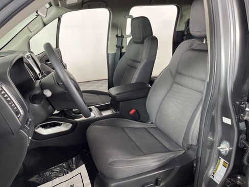 Used 2024 Nissan Frontier SV image 14