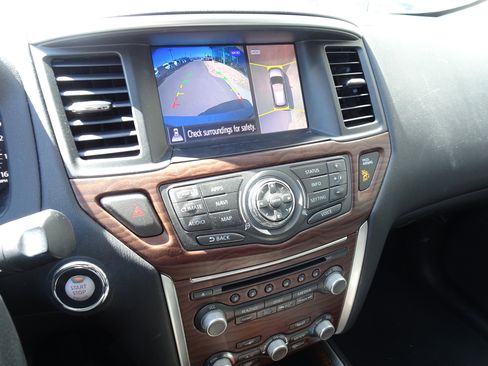 Used 2017 Nissan Pathfinder Platinum image 6