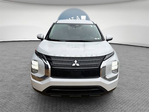 Used 2023 Mitsubishi Outlander ES image 9