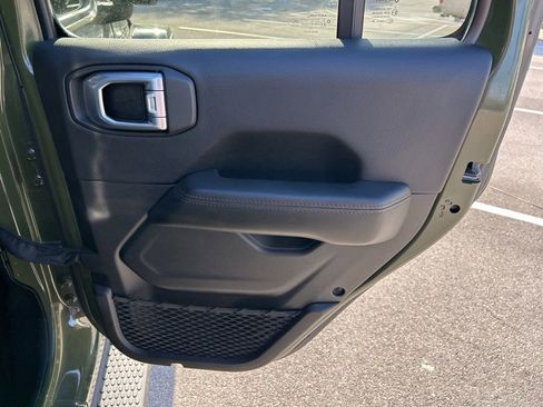 Used 2022 Jeep Wrangler Unlimited Rubicon w/ Trailer Tow Package image 55