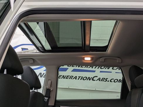 Used 2019 Nissan Rogue SV AWD/4WD image 6
