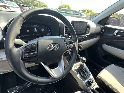 Used 2024 Hyundai Venue SEL FWD image 13