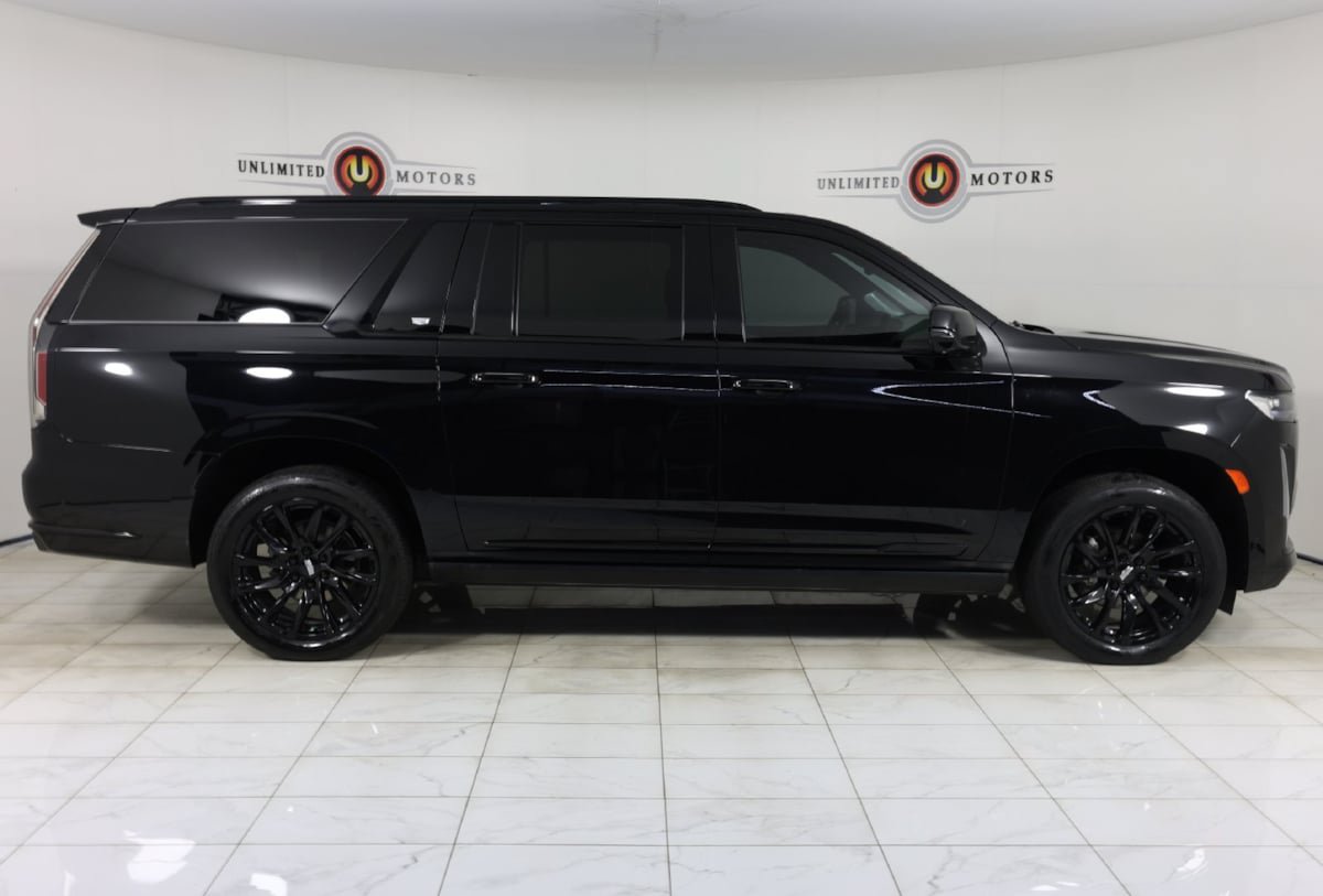 Used 2023 Cadillac Escalade ESV Sport Platinum w/ LPO, ONYX Package AWD/4WD image 2